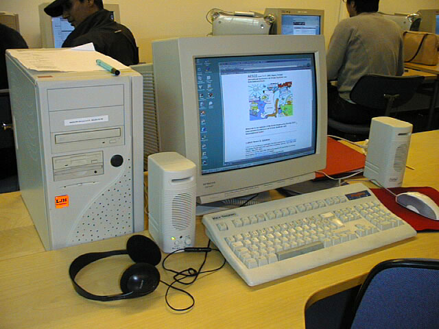 HUT CS building: PC classroom, workstation closeup